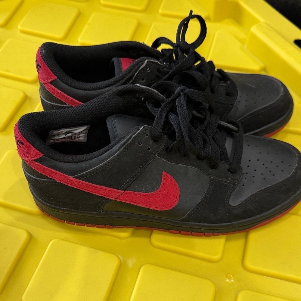 Nike Kids Black and Red Sneakers